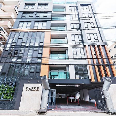 Dazzle Sukhumvit 7 Hotel Banguecoque Exterior foto