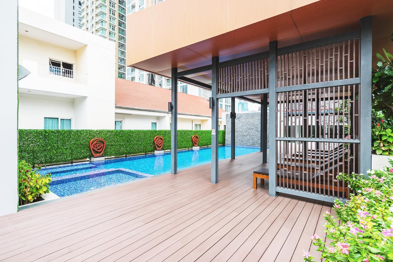 Dazzle Sukhumvit 7 Hotel Banguecoque Exterior foto