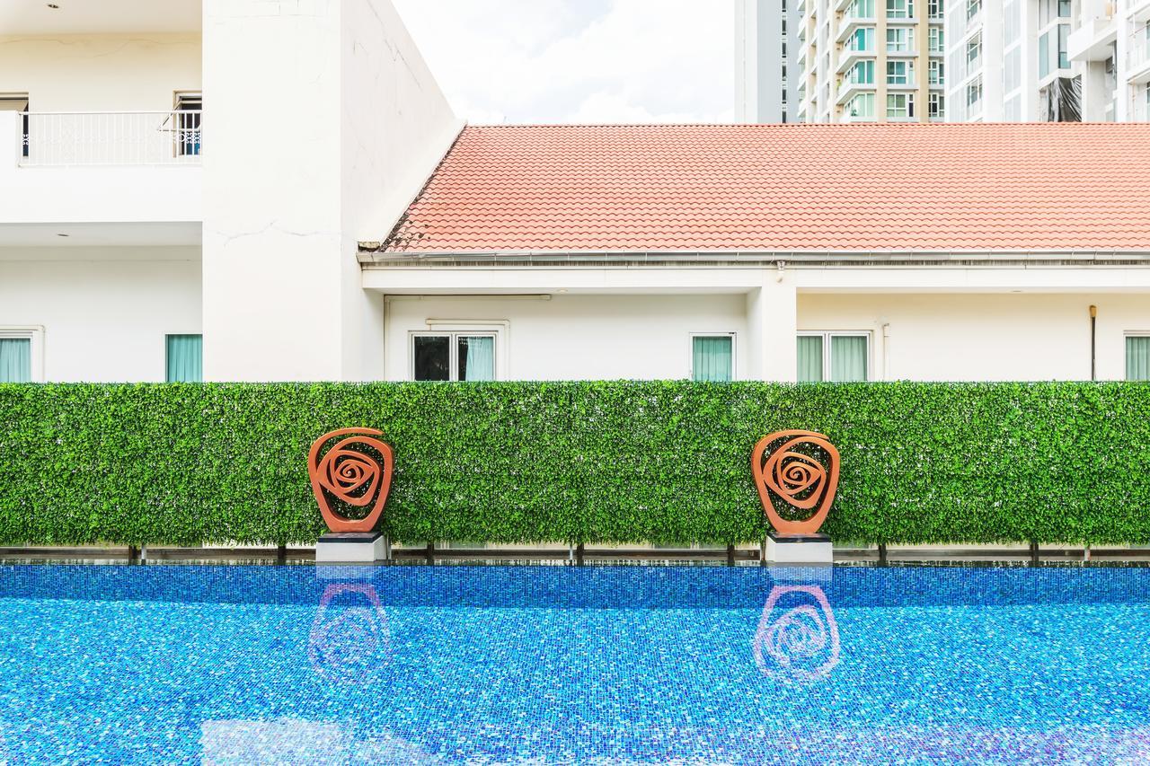 Dazzle Sukhumvit 7 Hotel Banguecoque Exterior foto