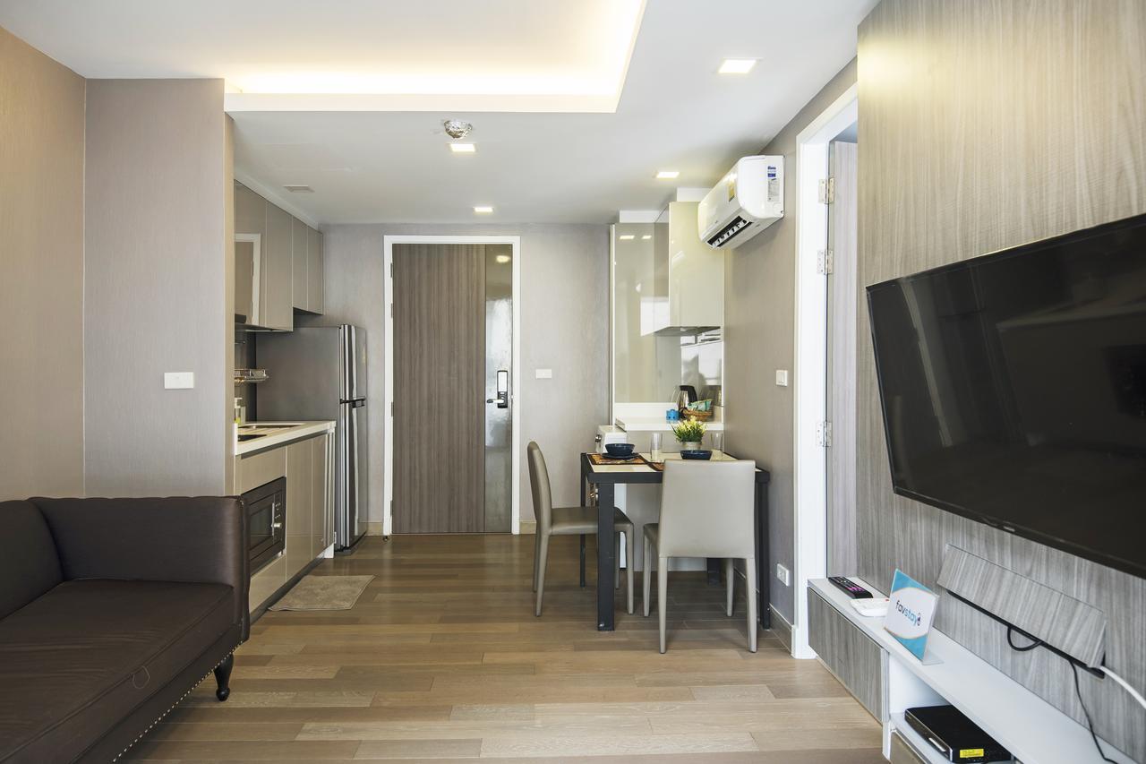 Dazzle Sukhumvit 7 Hotel Banguecoque Exterior foto