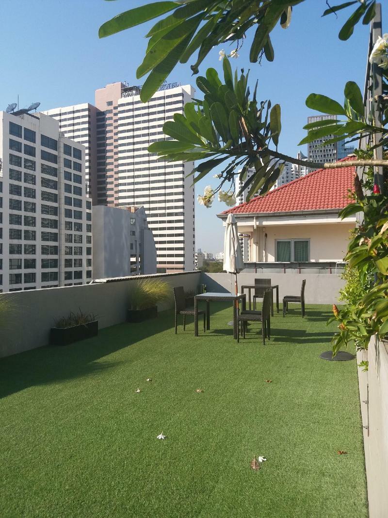 Dazzle Sukhumvit 7 Hotel Banguecoque Exterior foto
