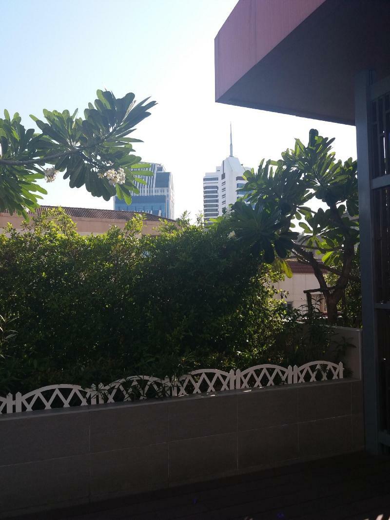 Dazzle Sukhumvit 7 Hotel Banguecoque Exterior foto