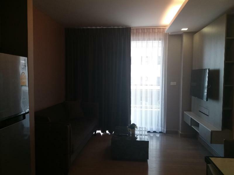 Dazzle Sukhumvit 7 Hotel Banguecoque Exterior foto