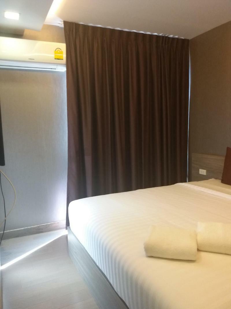 Dazzle Sukhumvit 7 Hotel Banguecoque Exterior foto